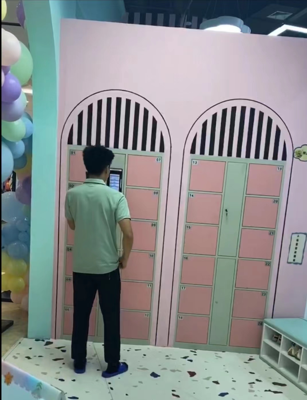 长春某商场寄存柜